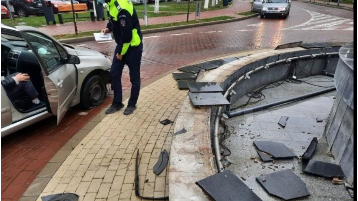 o femeie al carei sot era la urgenta a intrat cu masina in fantana arteziana din fata spitalului