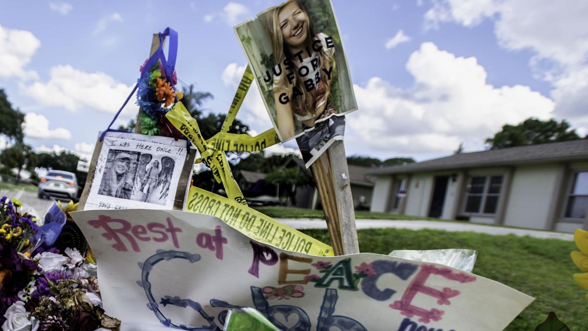 gabby petito strangulata autopsie violenta domestica brian laundrie disparut wyoming north port