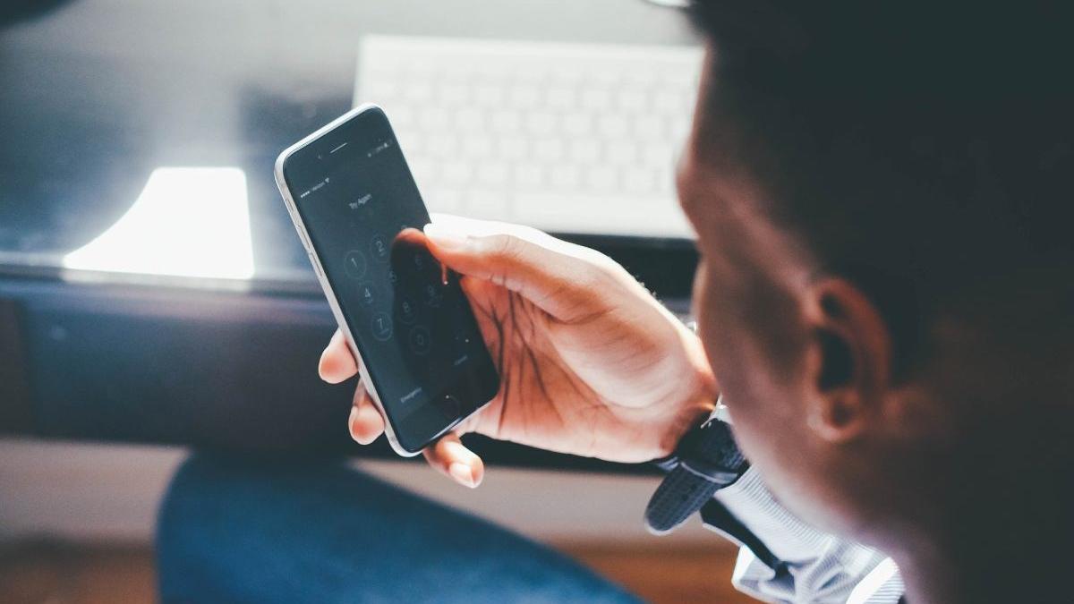 iesean obligat instanta ceara scuze public sotiei facebook whatsapp plateasca suma uriasa