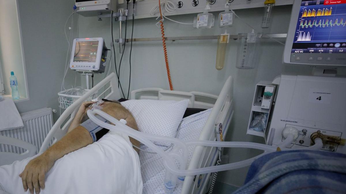 zece romani bolnavi covid 19 transferati astazi spitale ungaria