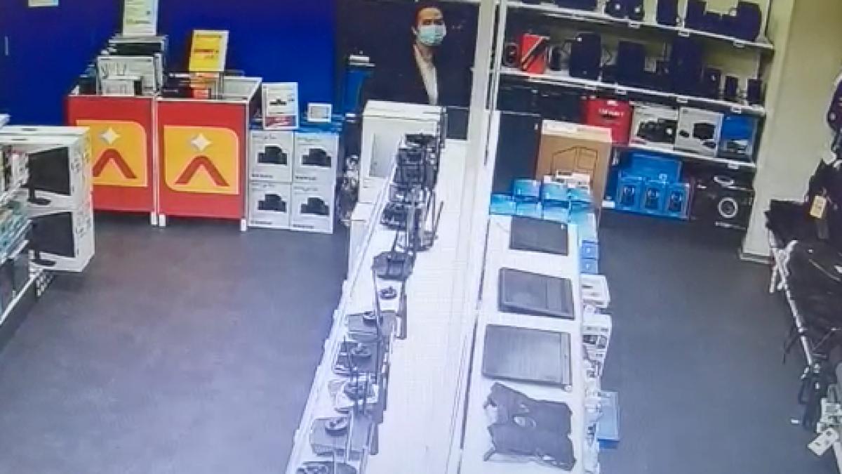 femeia dat foc magazin mall bucuresti criza nervi