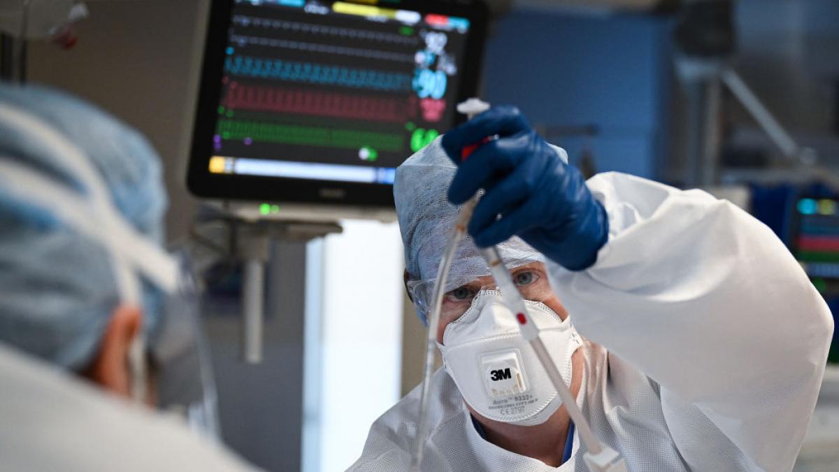 tanar 23 ani vaccinat schema incompleta comorbiditati mort covid