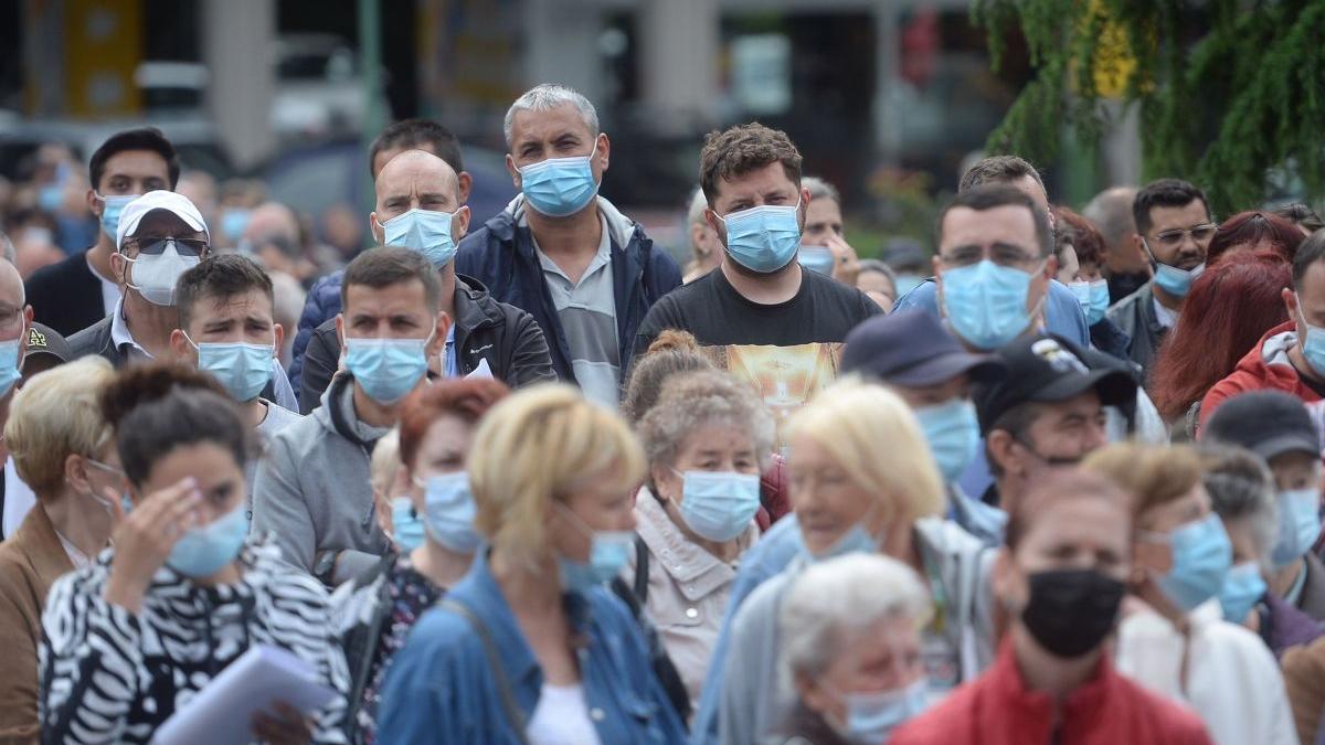 cozi uriase la maratonul vaccinarii personalul medical a ramas fara seringi