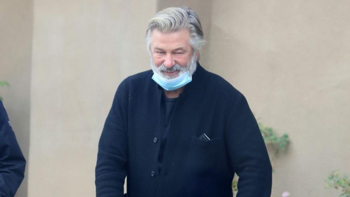 alec baldwin matt hutchins halyna hutchins santa fe mic dejun carucior bagaje