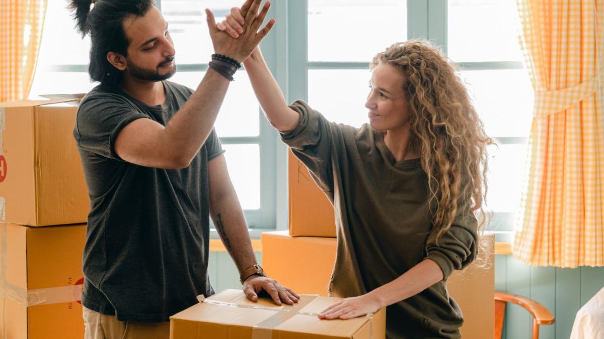 cum sa iti implici prietenii in noile tale proiecte cum ar fi mutatul intr o casa noua imbina