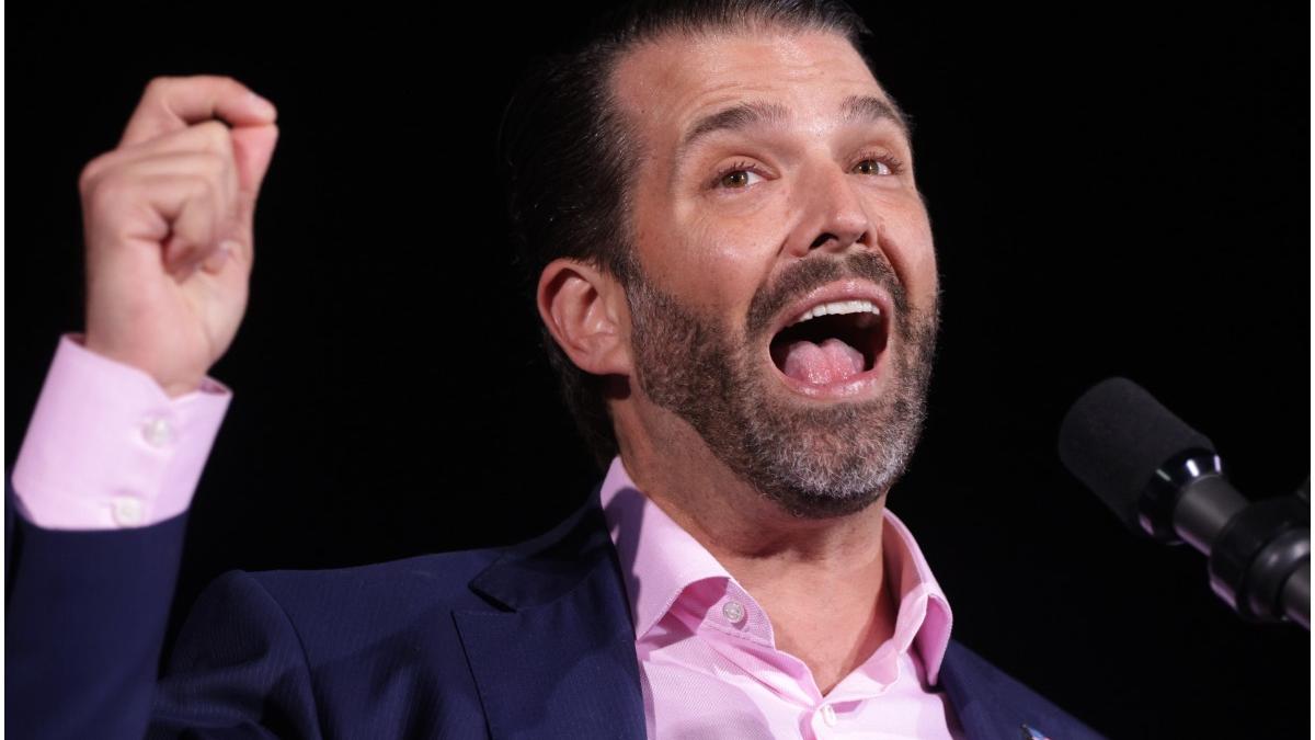 donald trump jr vanzare tricouri mesaj arme alec baldwin