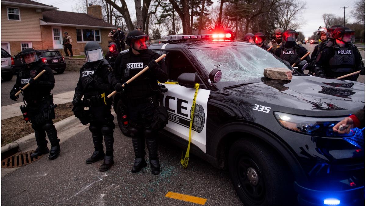 morti raniti atac armat mall sua