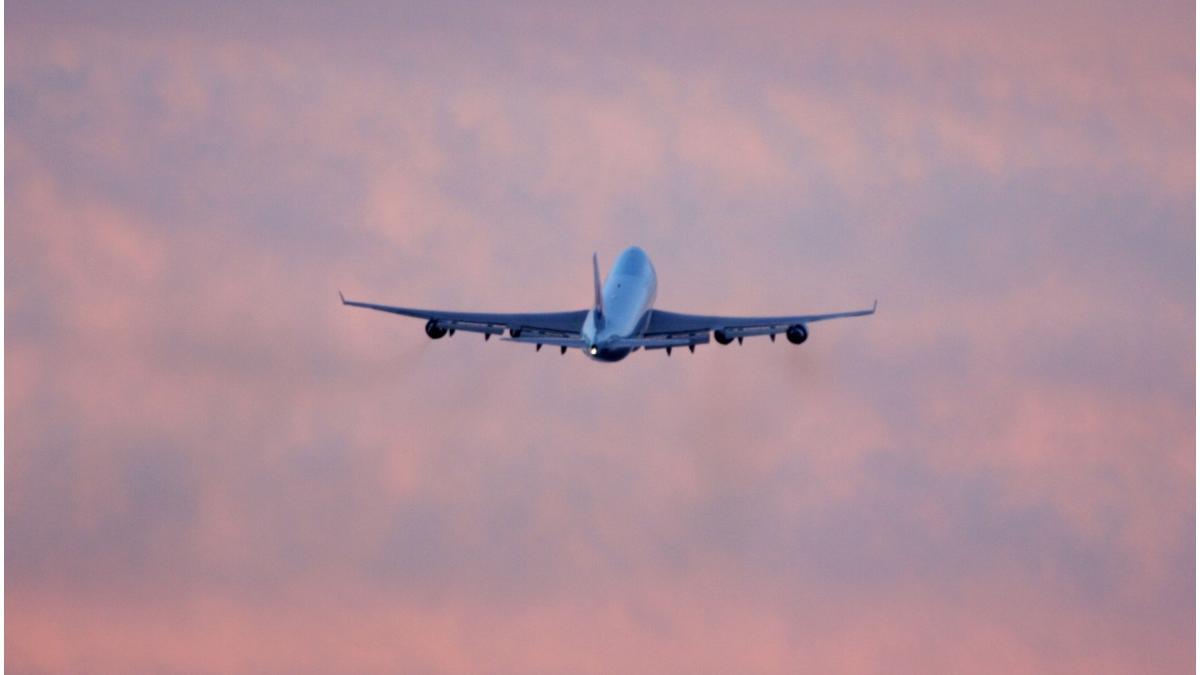 greenpeace propunere interzicere zboruri aternativa tren durata