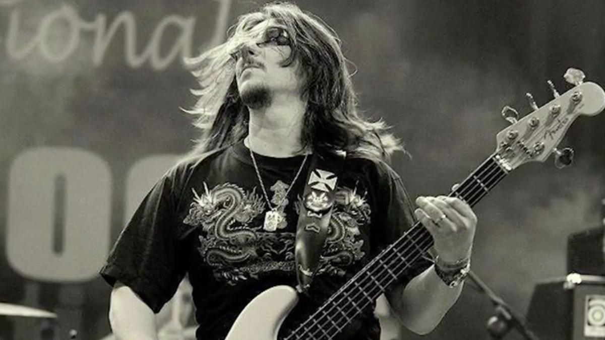 marian a scapat din infernul de la colectiv si de sase ani il cauta pe omul care l a salvat din foc