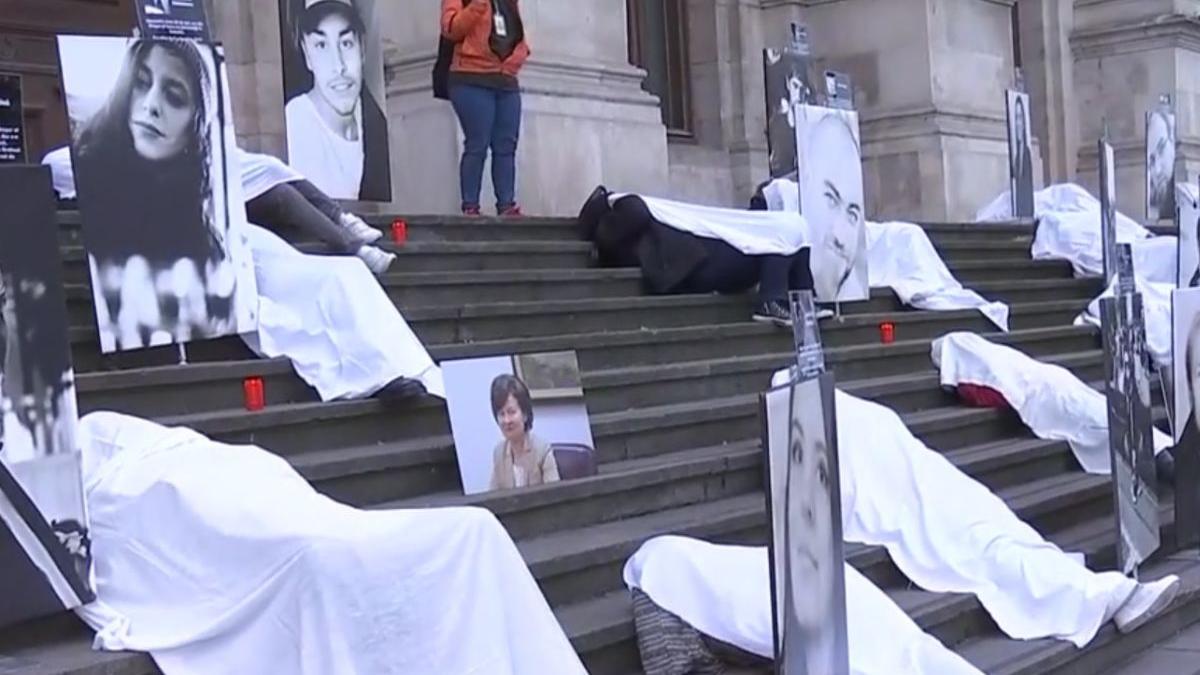 omagiu victime colectiv curtea apel puburesti rude decedati intinsi scari acoperite cearceafuri albe