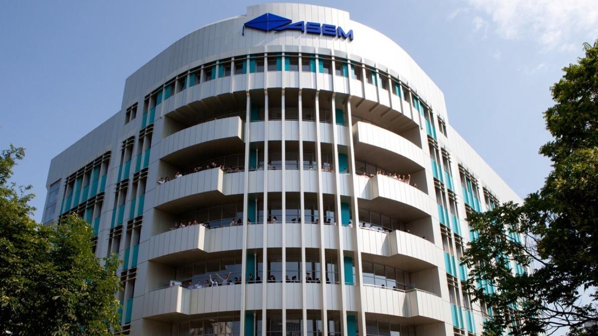 studenta asem filmata cand facea dragoste cu iubitul in timpul cursurilor online exmatriculata