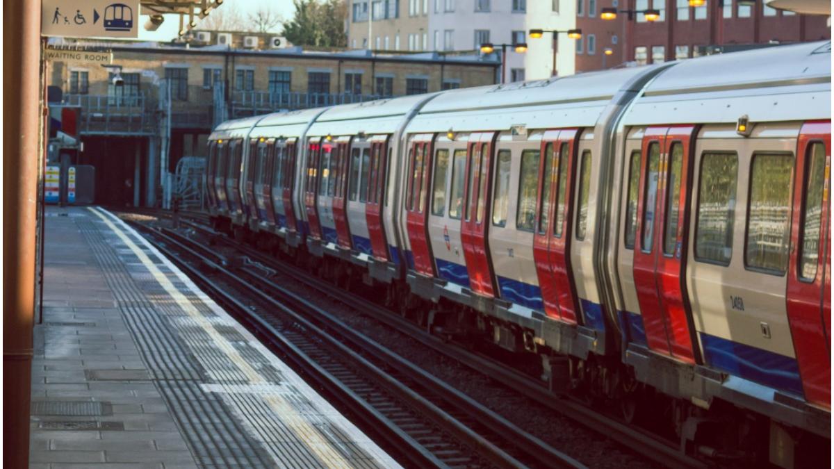 barbat cutit gara paris terorism