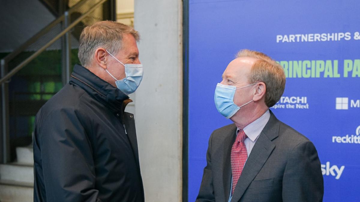 klaus iohannis geaca pe masa incalzire globala