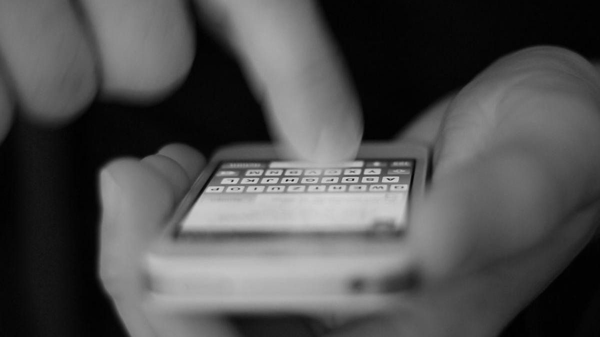 romanca inselat preot italian 10 000 euro biserica telefoane autor