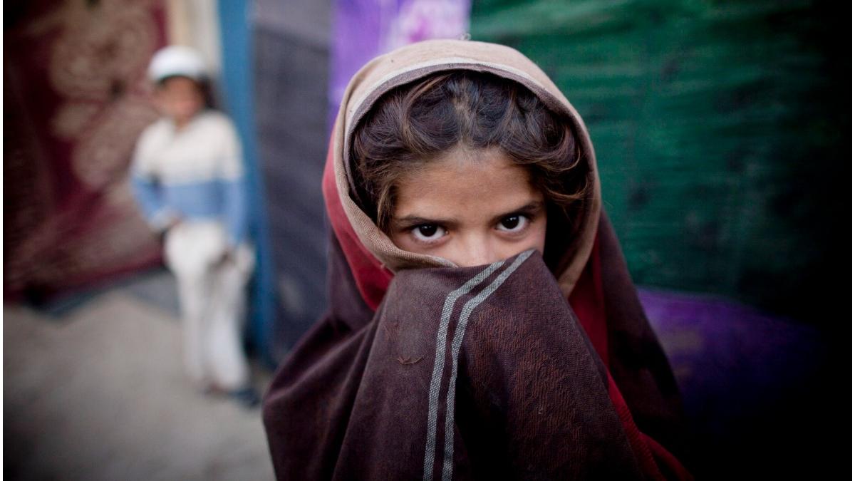 vanduta fetita afganistan foame