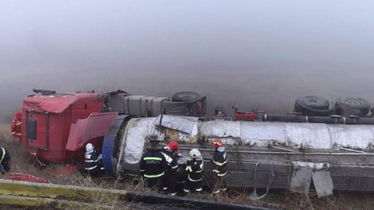 cisterna incarcata cu o substanta periculoasa rasturnata in judetul olt traficul este blocat pe dn6