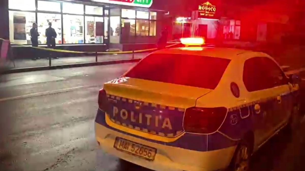 Un tânăr cu probleme psihice a înjunghiat la întâmplare o femeie într-un supermarket din Cluj-Napoca