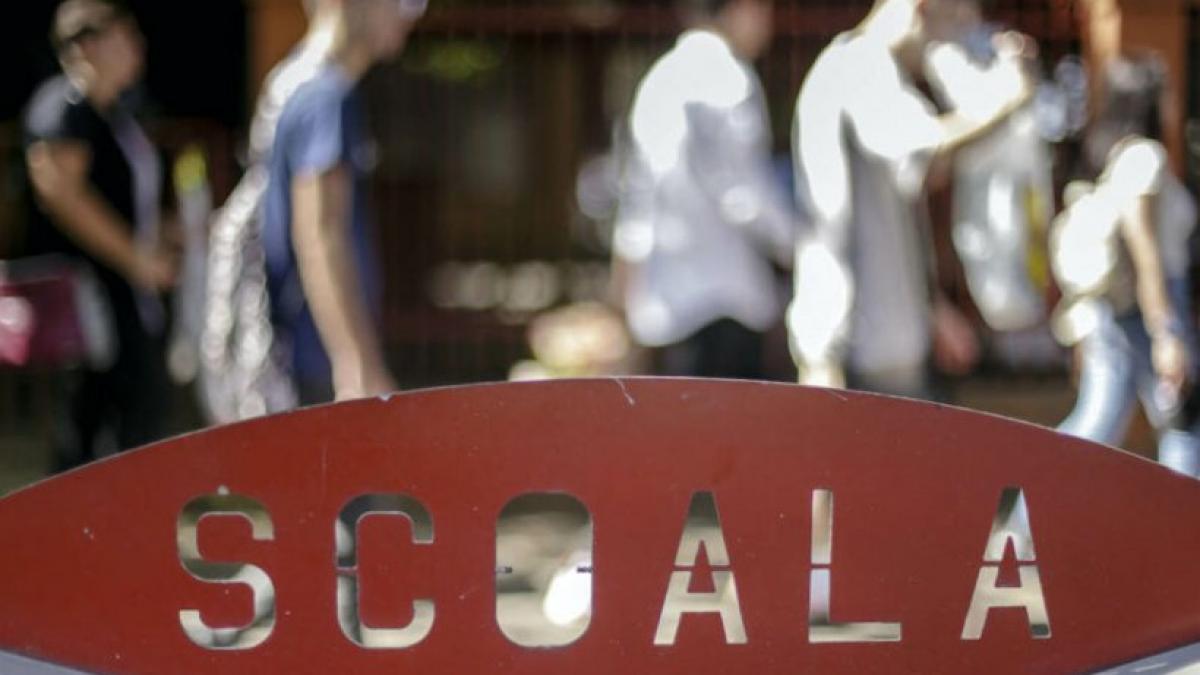 Soluţia salvatoare pentru mii de elevi, găsită de un profesor de matematică: "M-a ajutat să cunosc noi idei de predare"