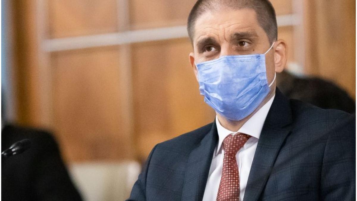 trei noi contracte pentru achizitia de echipamente medicale si de protectie destinate elevilor si