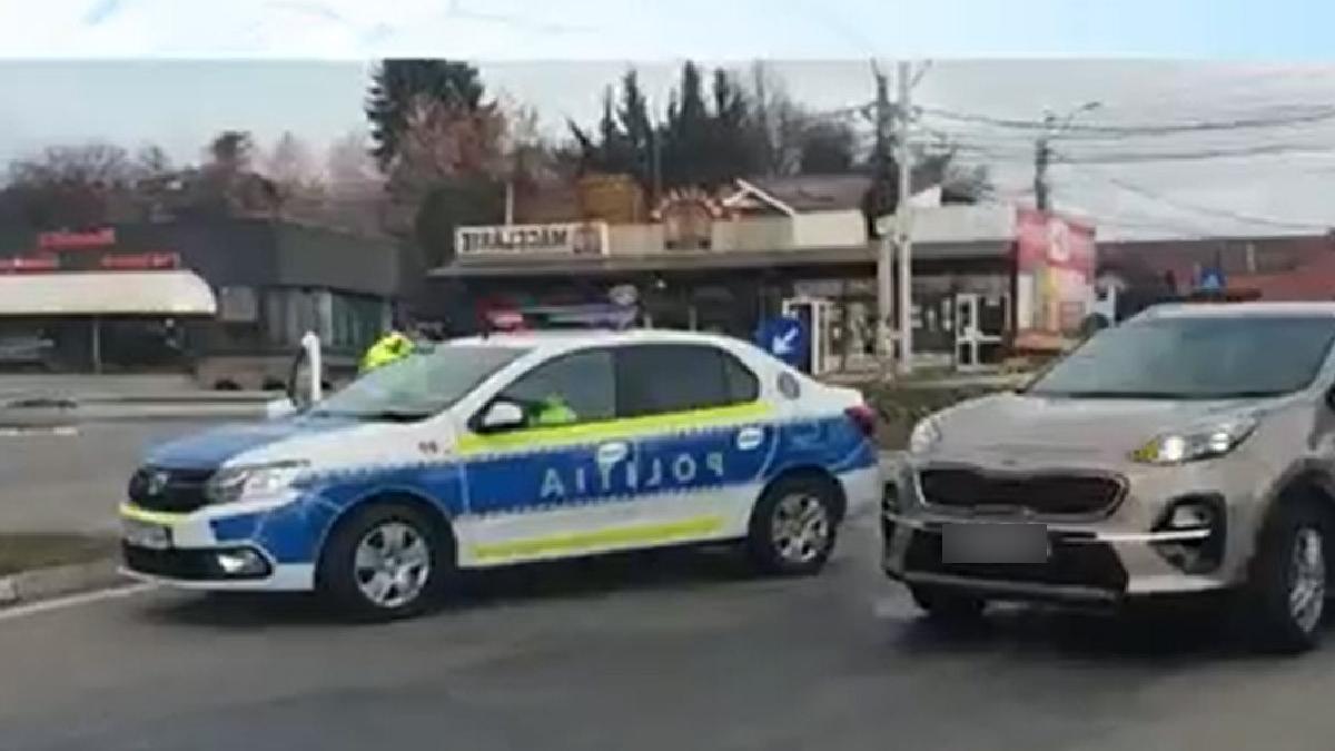 sofer baut fara permis si cu un copil in masina oprit de politisti cu focuri de arma curtea de arges