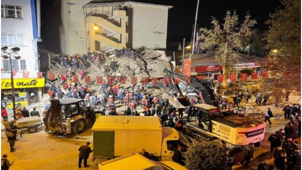 oameni raniti cladire prabusita turcia