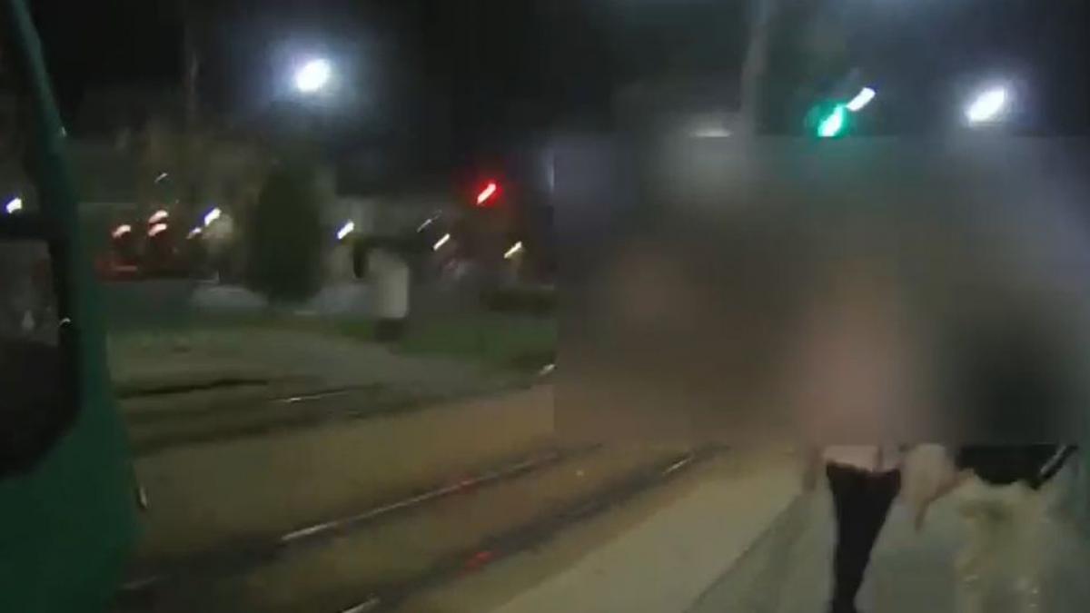 tanar bolnav covid tramvai arad fara masca