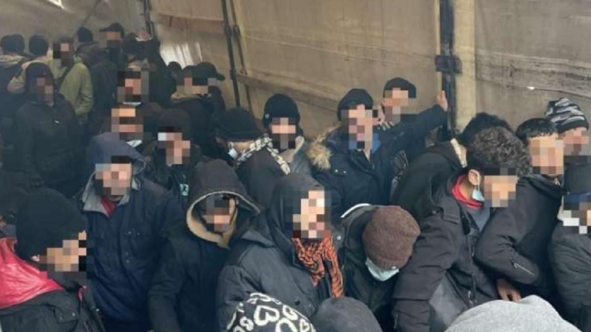 migranti ilegali camion ungaria