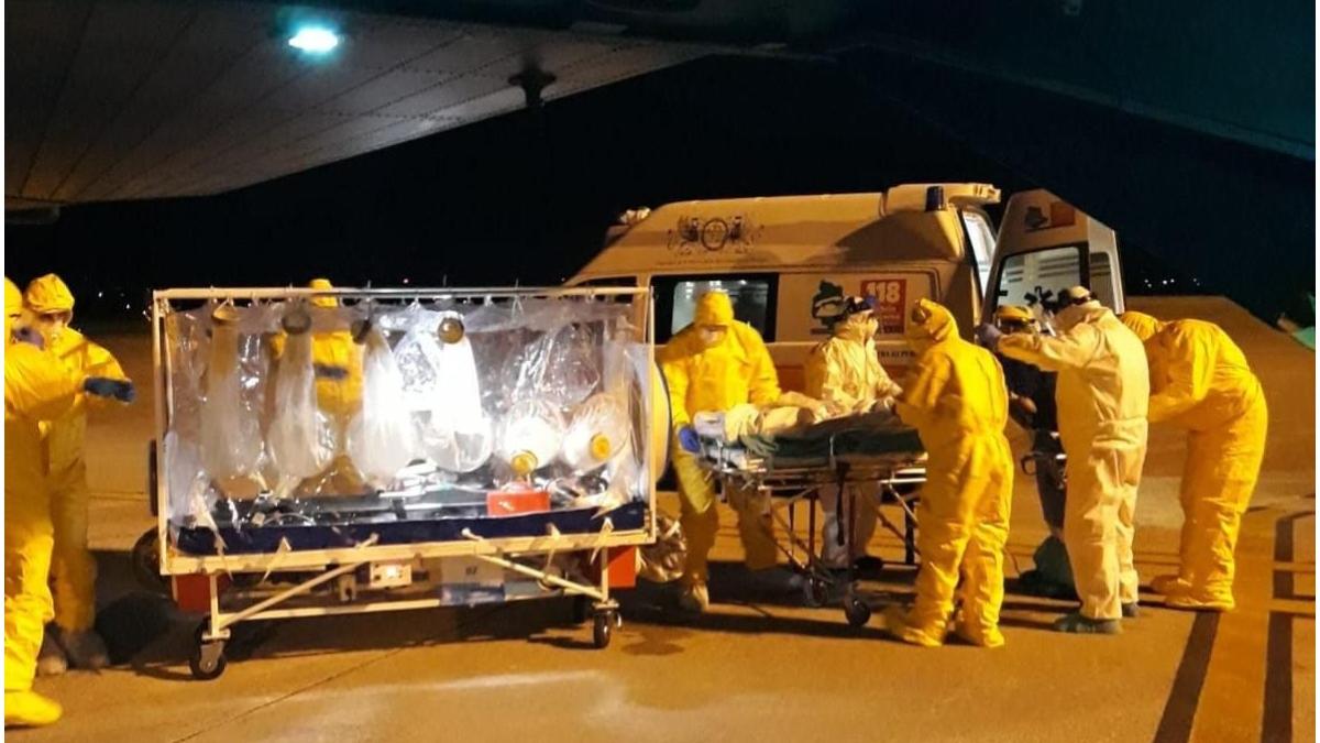 patru pacienti covid 19 romani transfer ati italia