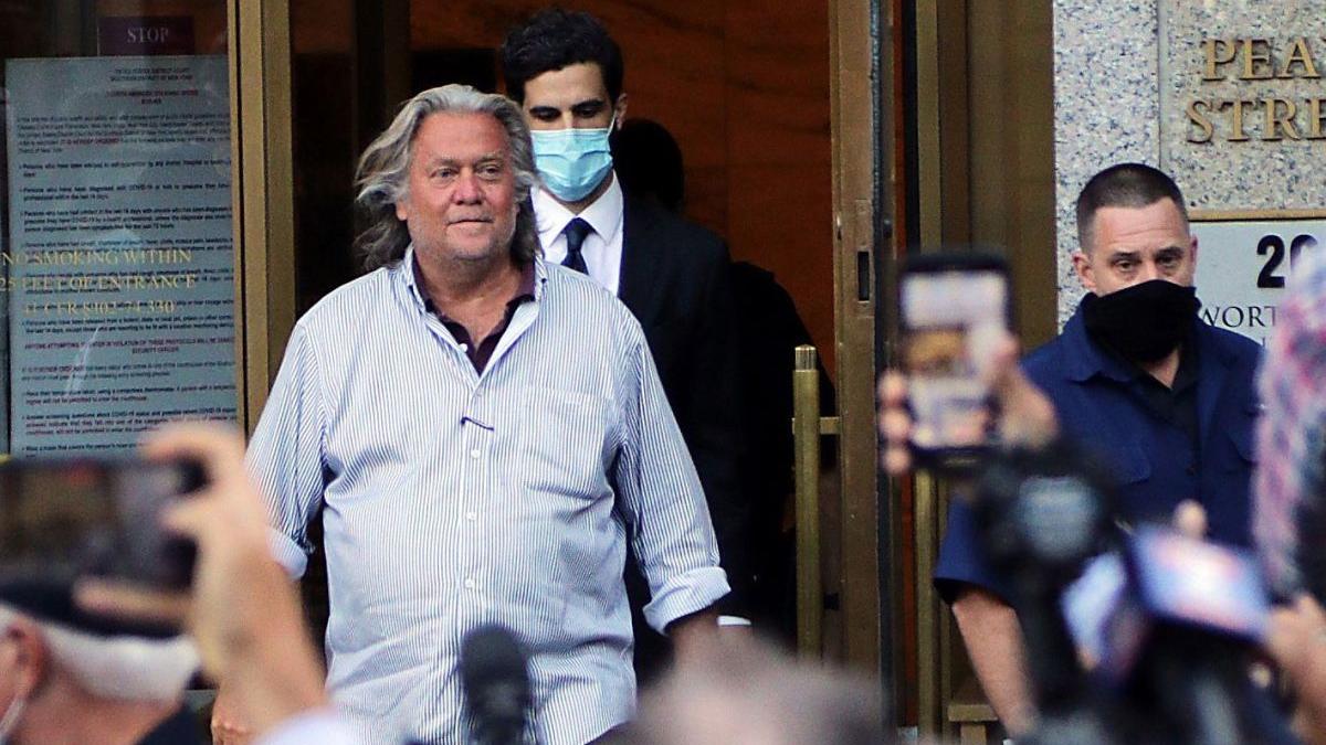 steve bannon pus sub acuzare donald trump sfidare congres 6 ianuarie capitoliu