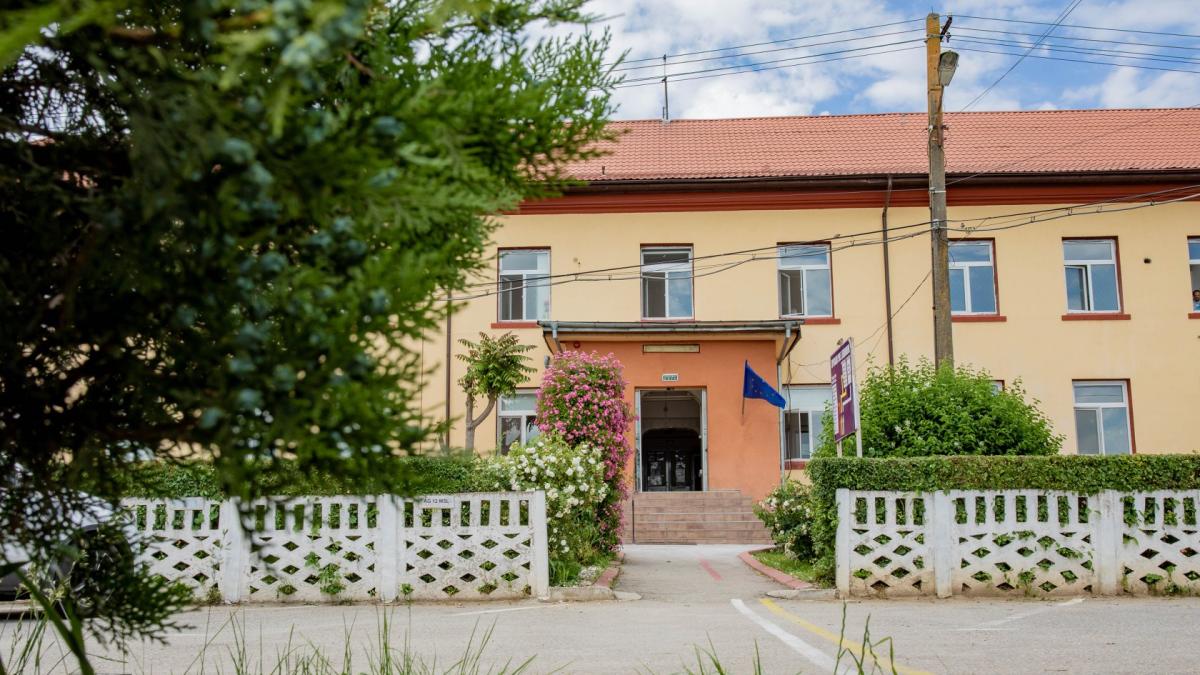 tentativa de suicid la un spital din judetul arges un pacient a sarit de la etajul 1