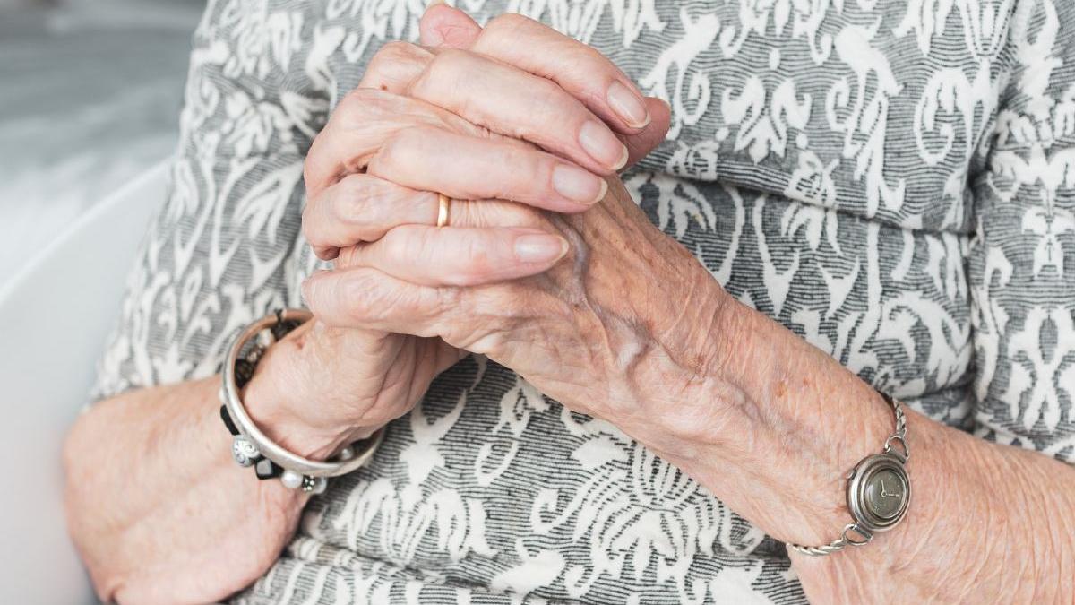 batrana judetul maramures legata chinuita jefuita propria casa