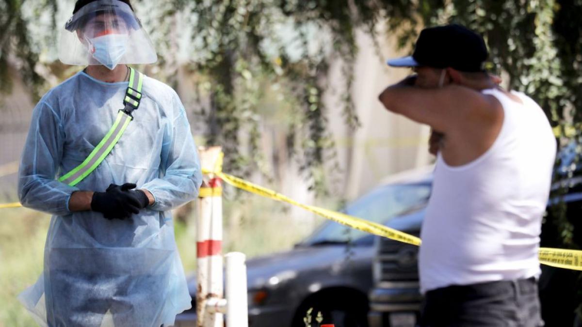 cine transmite usor infectie sars cov2 vaccinatii nevaccinatii