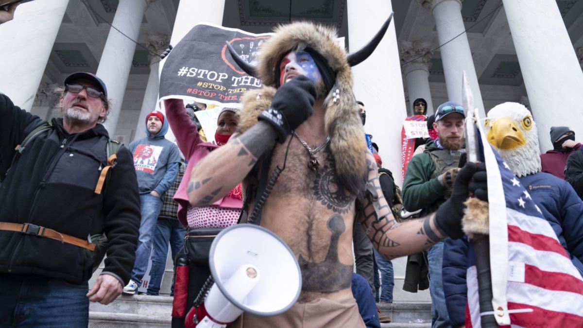 jacob chansley saman qanon inchisoare capitoliu revolta royce lamberth