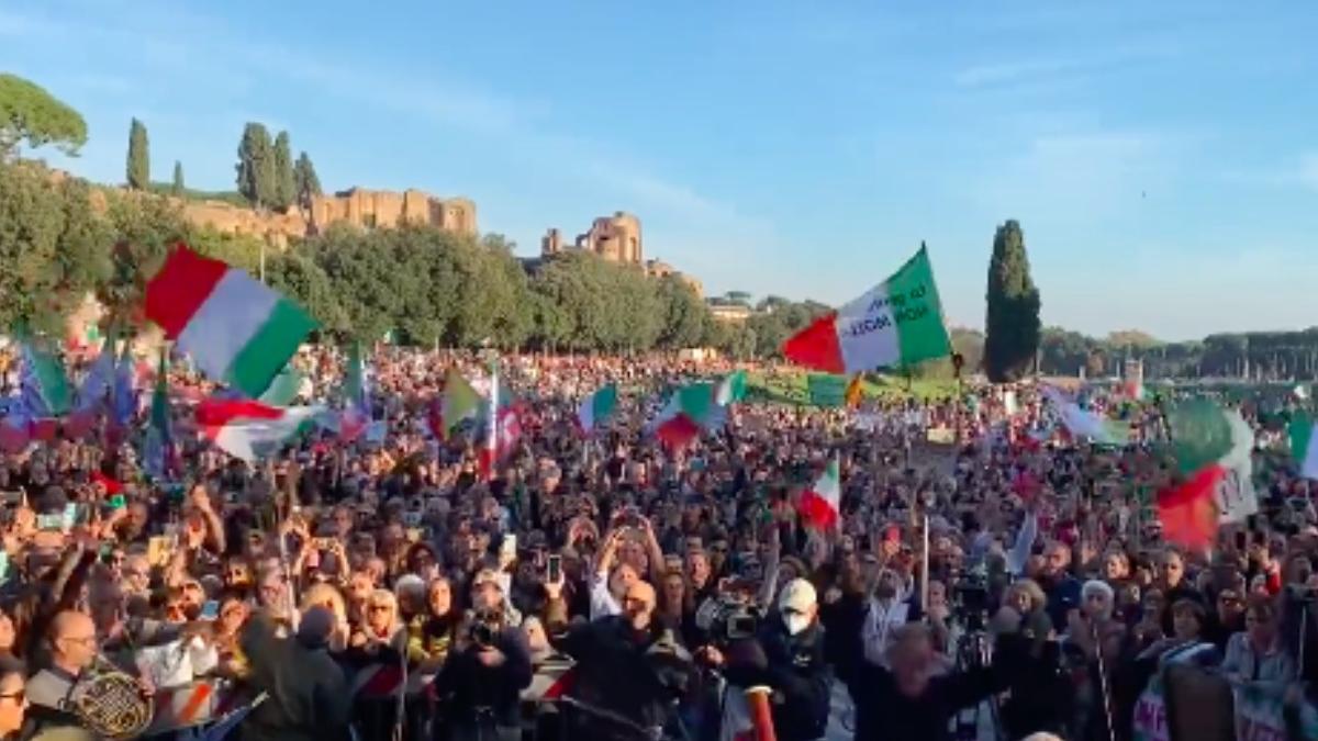 protest la roma impotriva certificatului verde mii de italieni au iesit in strada fara masti