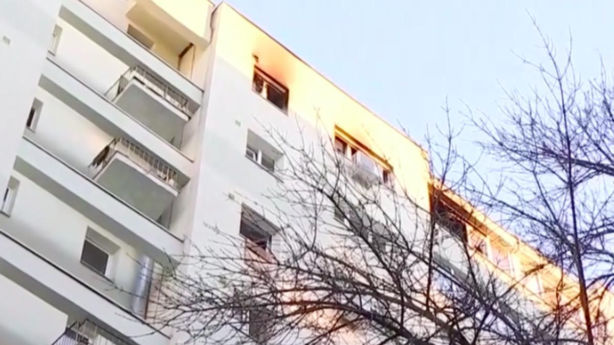 tanar a batut gazdele a incendiat apartamentului s a aruncat de la etajul 10 bucuresti