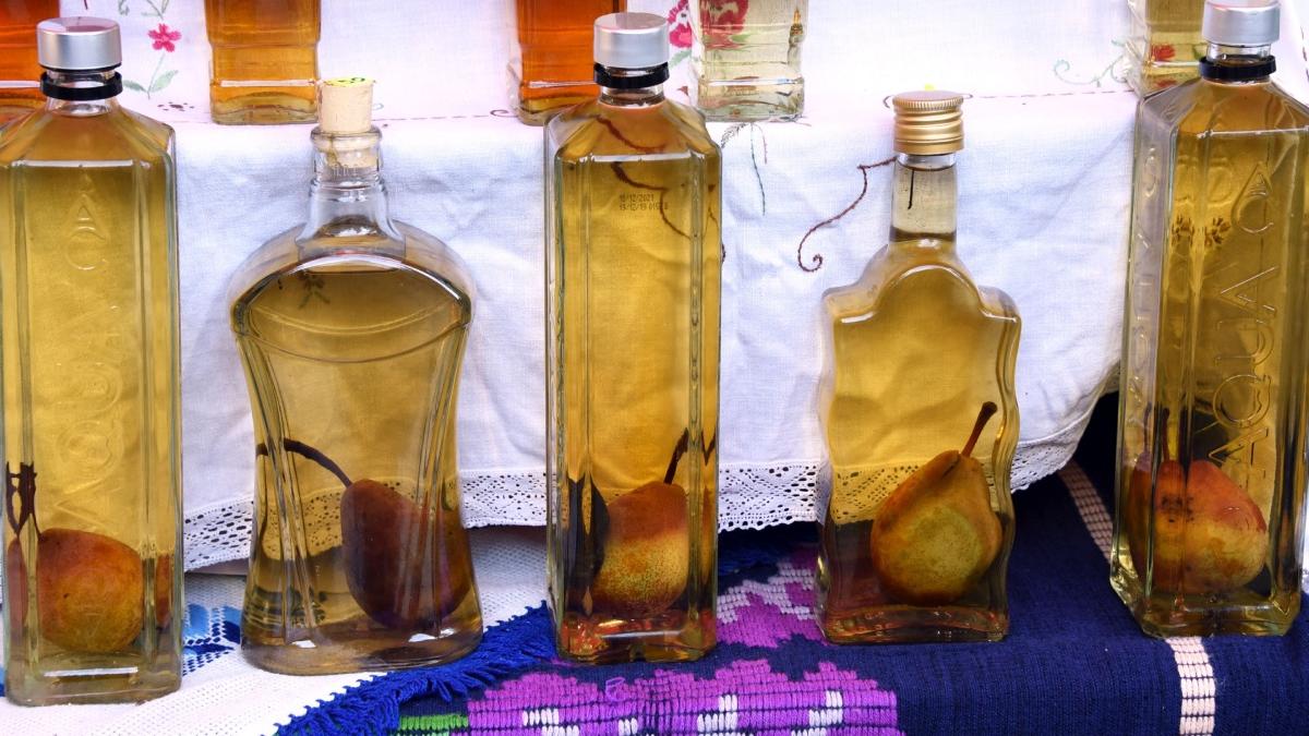 un roman consuma anual 11 litri de alcool pur tara noastra se afla pe locul 10 in europa oms