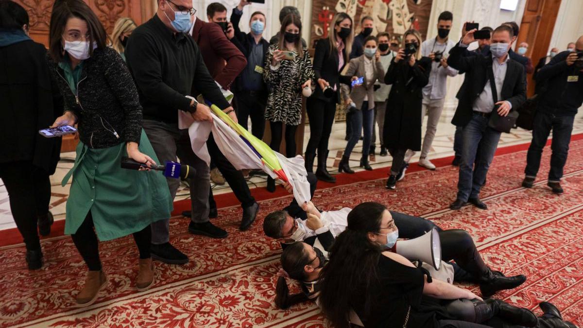 protestatari parlament vot investire guvern