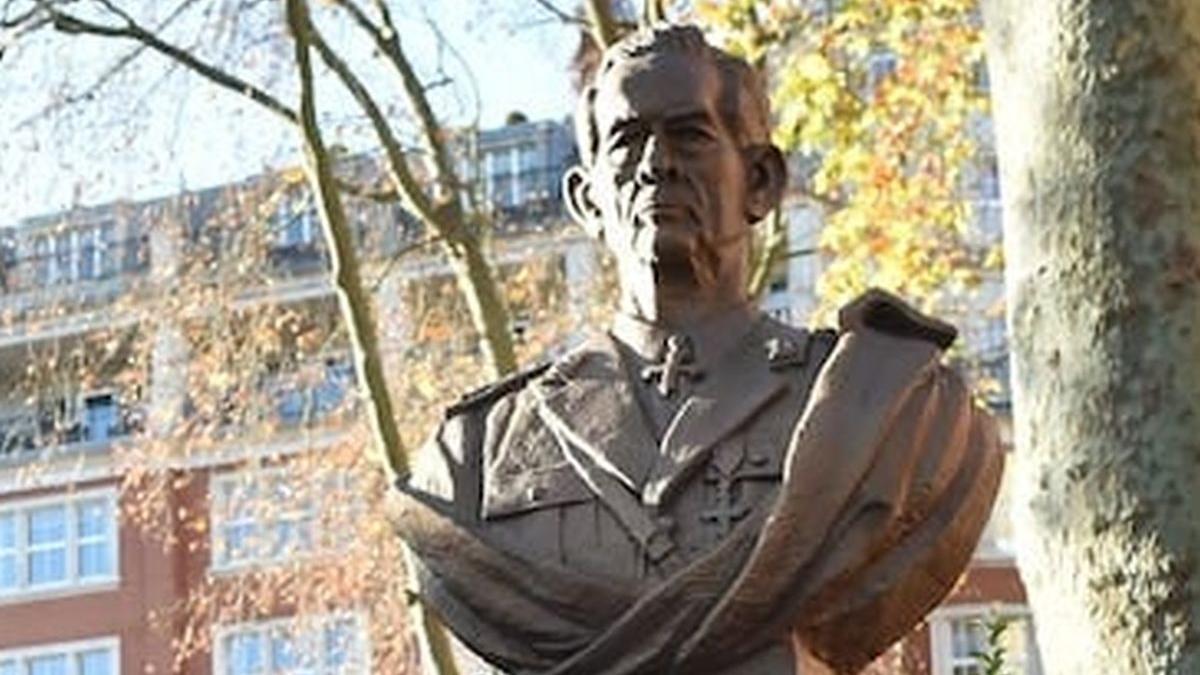 bust rege mihai londra familia regala