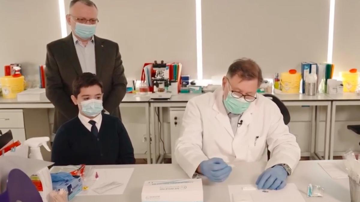 cimpeanu si rafila au lansat tutoriale video utilizarea testelor antigen pe baza de saliva