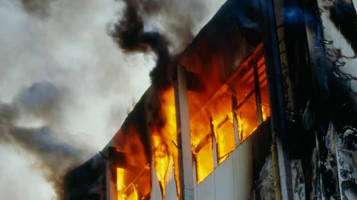 incendiu depozit de mobila buzau