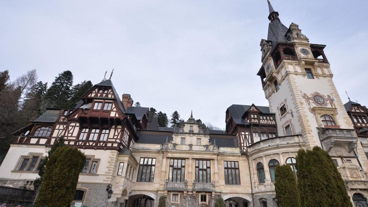 castelul peles sta sa cada infiltratii