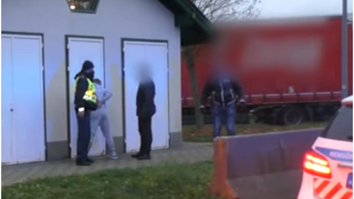 romani arestati ungaria au furat televizoare dintr un camion