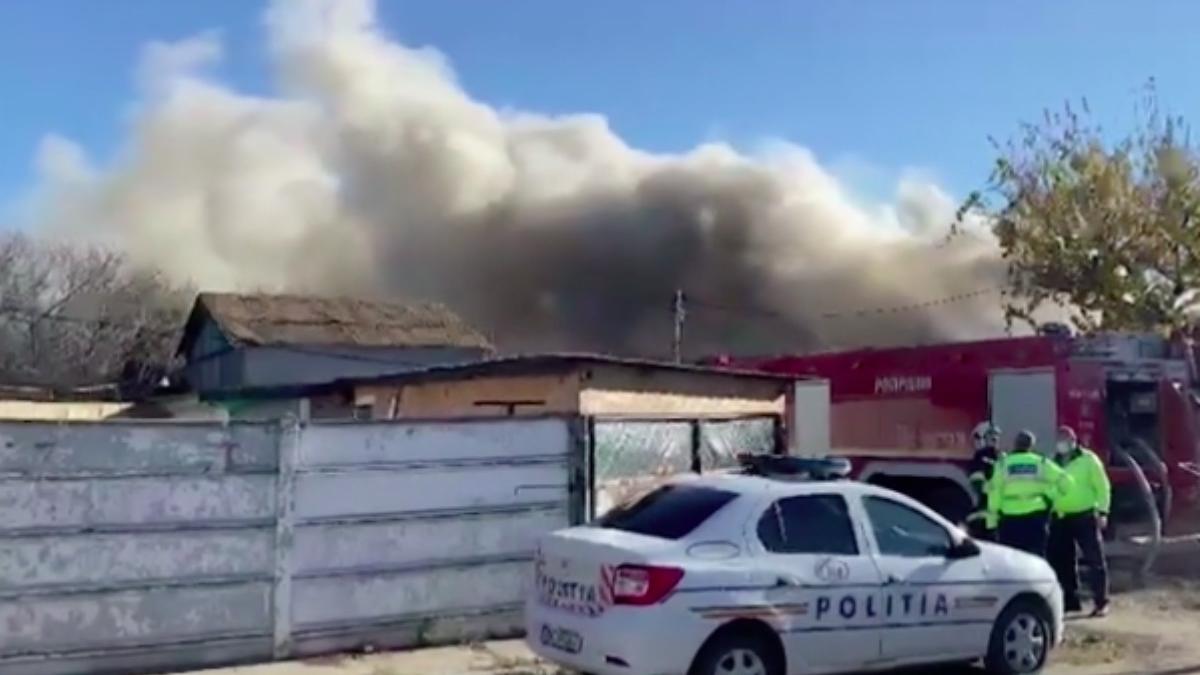 incendiu violent intr un cartier din constanta locatarii evacuati de urgenta