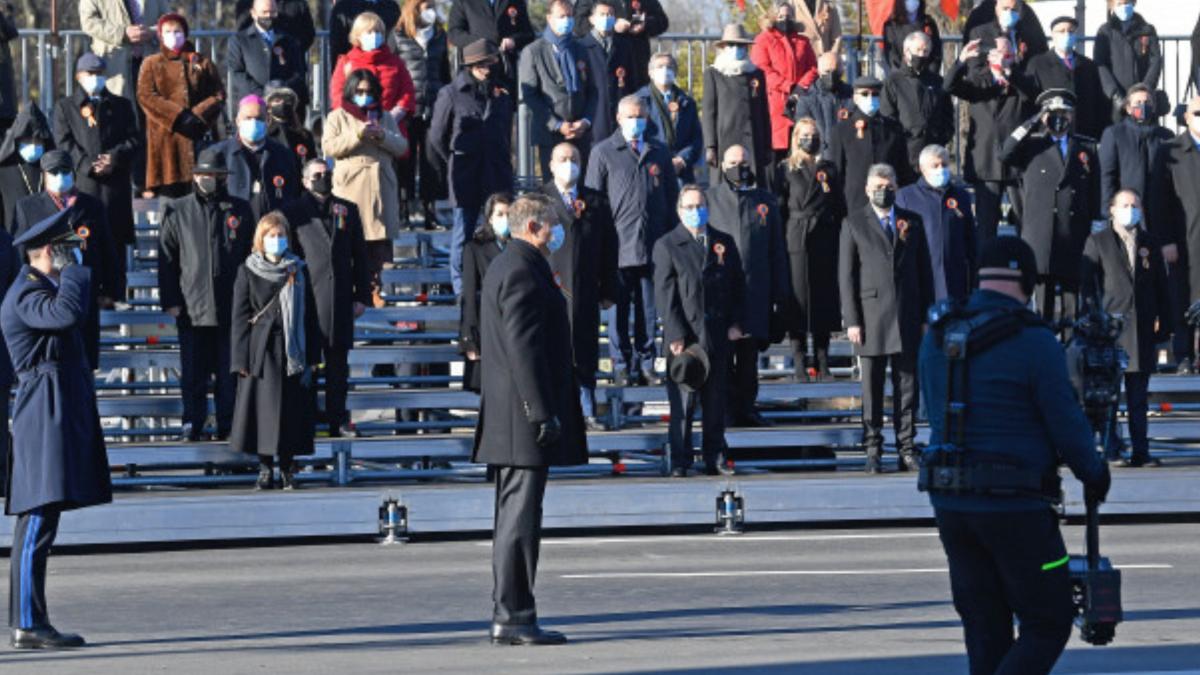 femeie klaus iohannis parada 1 decembrie