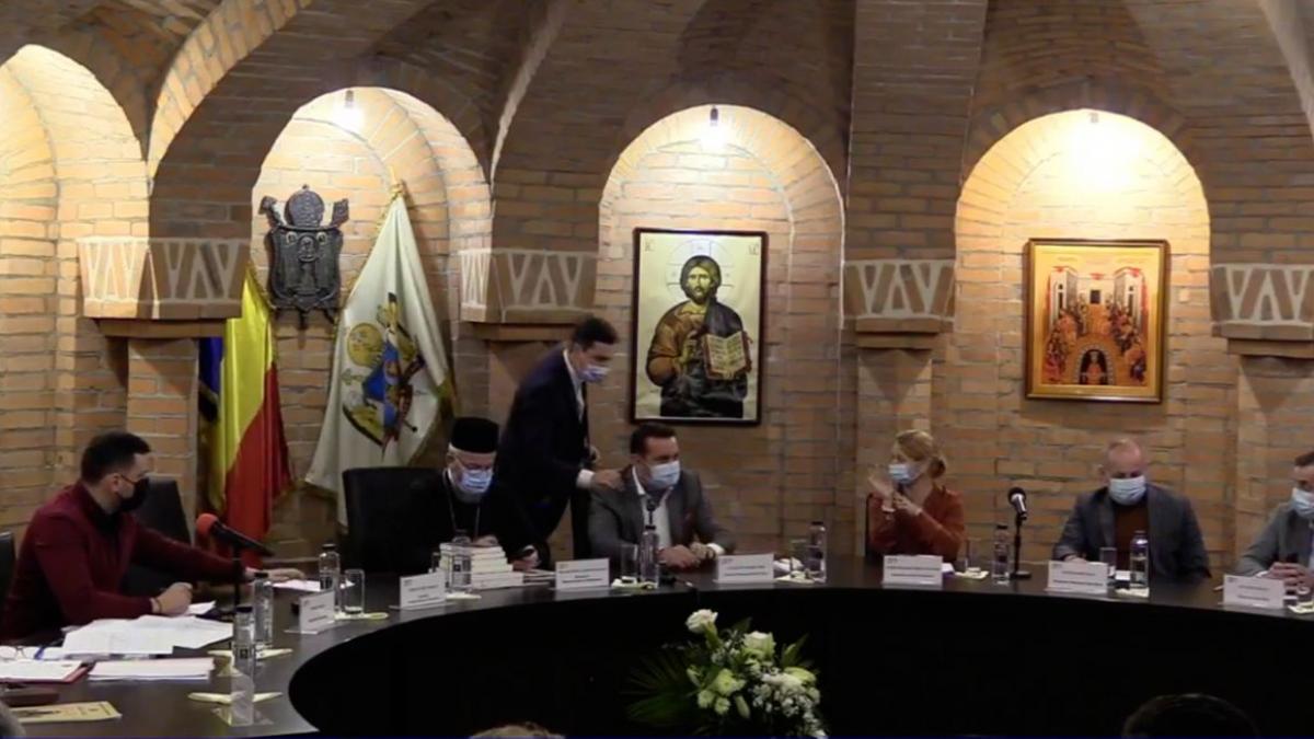 autoritatile locale s au certat pe gunoaie intr o catedrala din baia mare