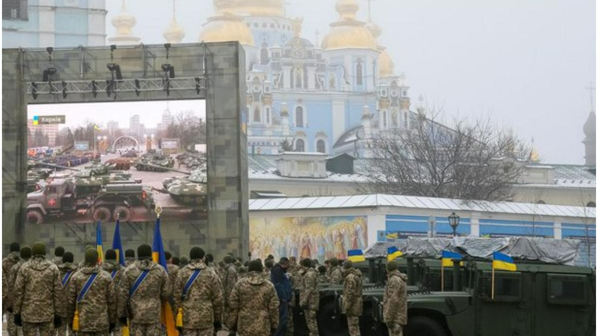 ucraina marcheaza ziua armatei echipamente americane