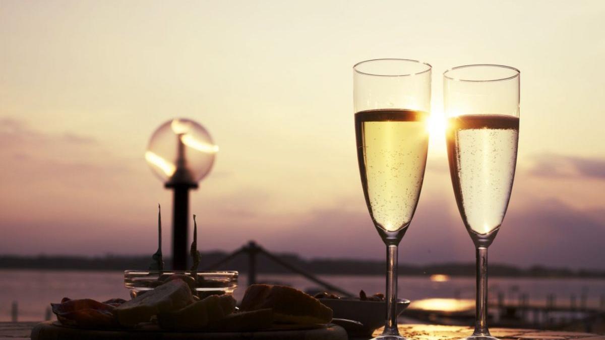 3 situatii sociale in care nu poate lipsi paharul de prosecco