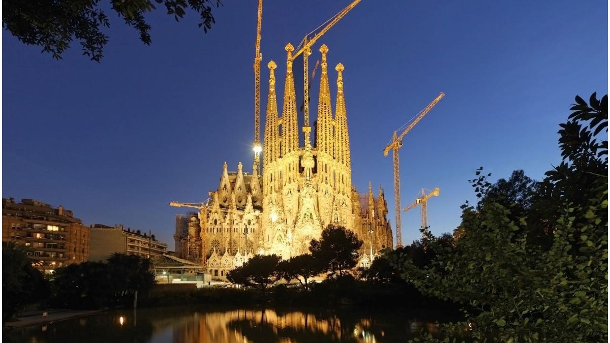 inaugurare al noualea turn sagrada familia barcelona