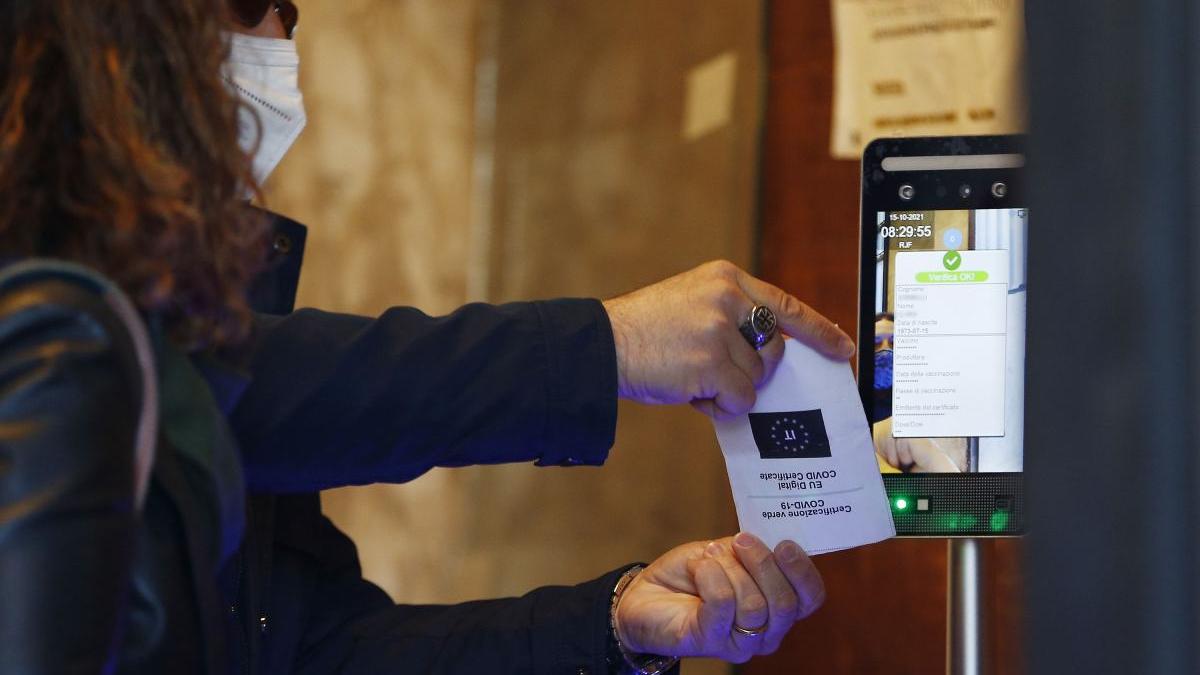 contract munca supendat romani certificat verde