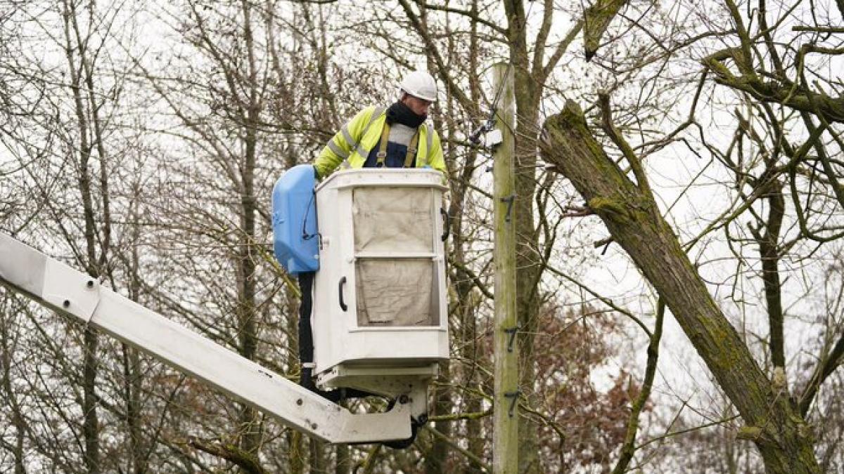 mii oameni curent electric saptamana directie vant